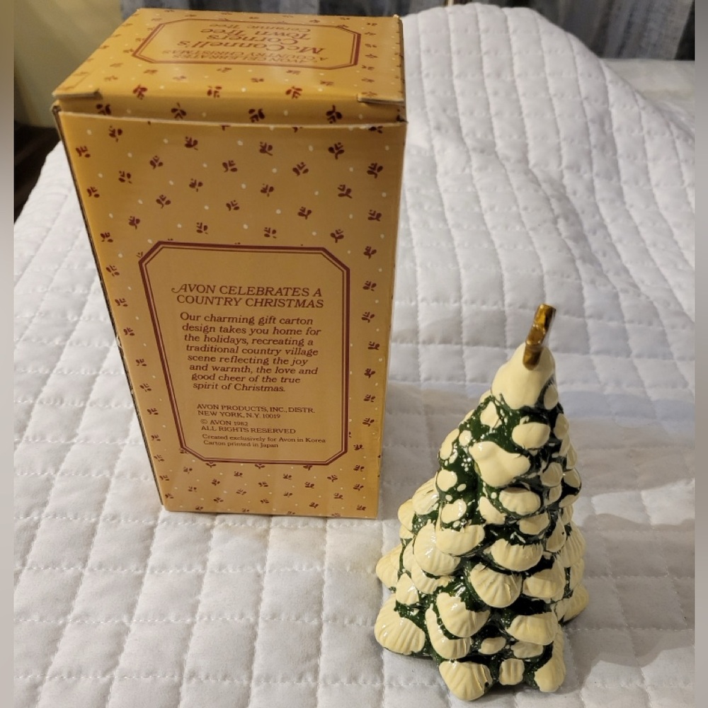 VTG 1982 Avon McConnell's Corners‎ Town Tree Ceramic Figurine Christmas Holiday